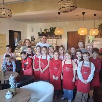 Uczniowie klasy 3b z wizytą w Cukierni Poezja